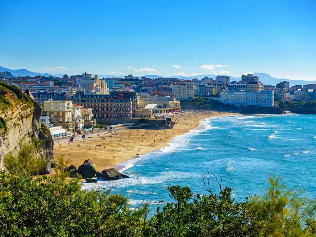 Toki Eder chez Marisol, piscine chauffée, décoration soignée et océan à 15 minutes entre Bayonne et Hossegor