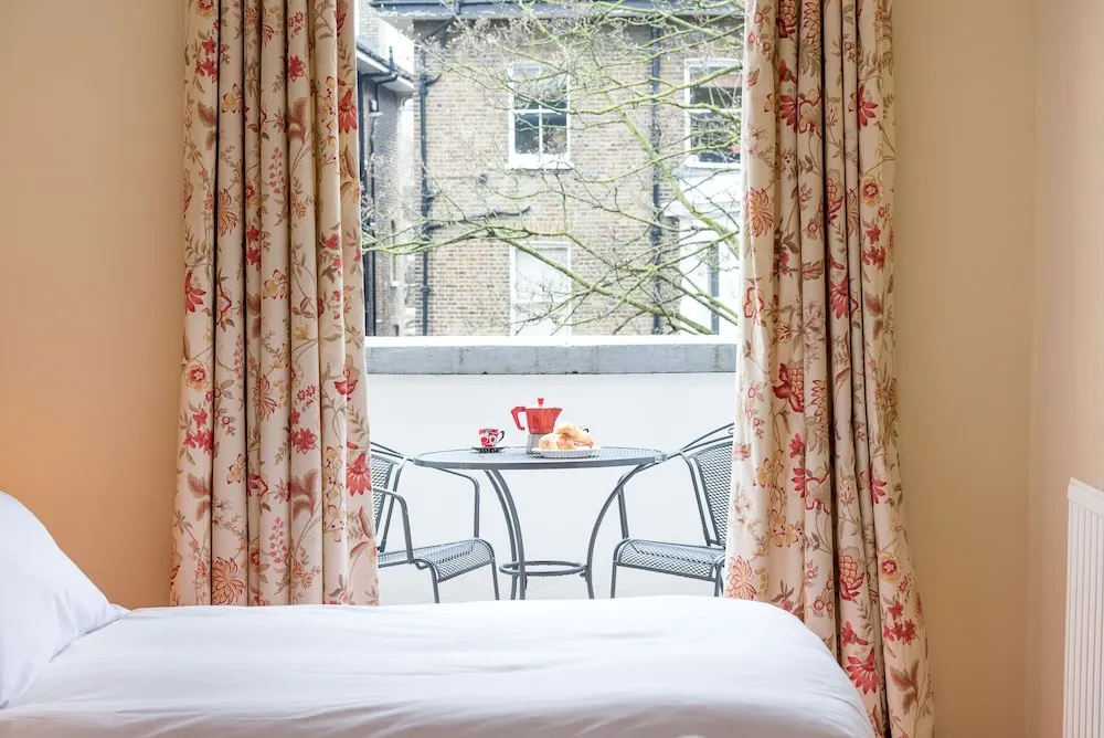 A Place Like Home - 2 Bedroom Apartment in Chelsea