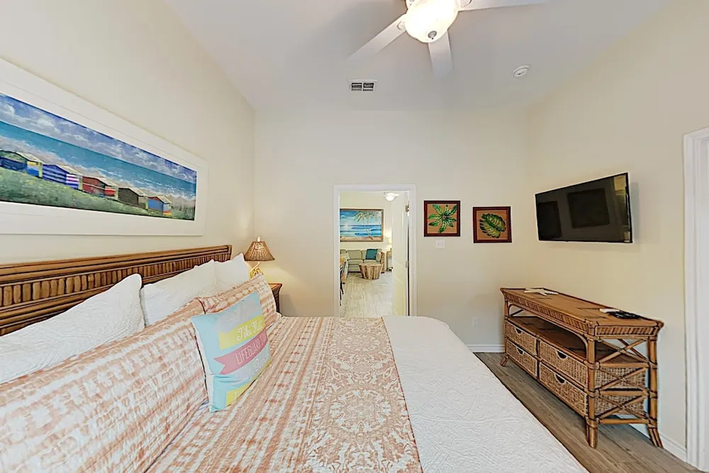 New Listing! Sunny Beach W/ Pool & Hot Tub 4 Bedroom Townhouse