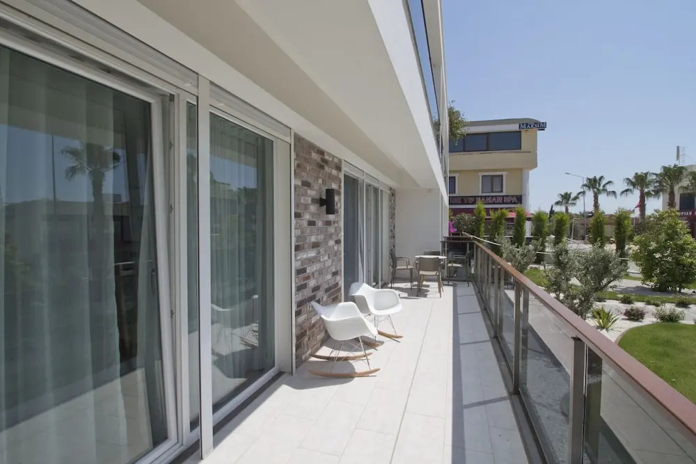 Elia Apartments