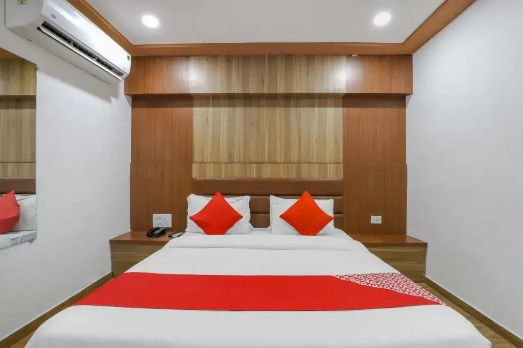 Hotel Signature by OYO Rooms