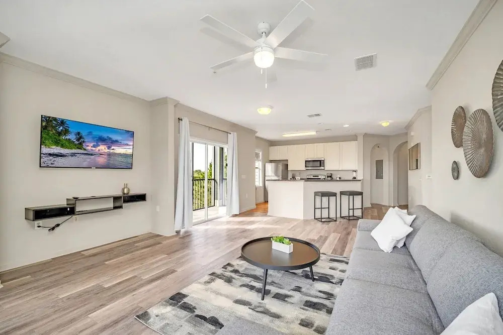 Modern Pet-Friendly - 2BR Condo - 6 mins from Disney