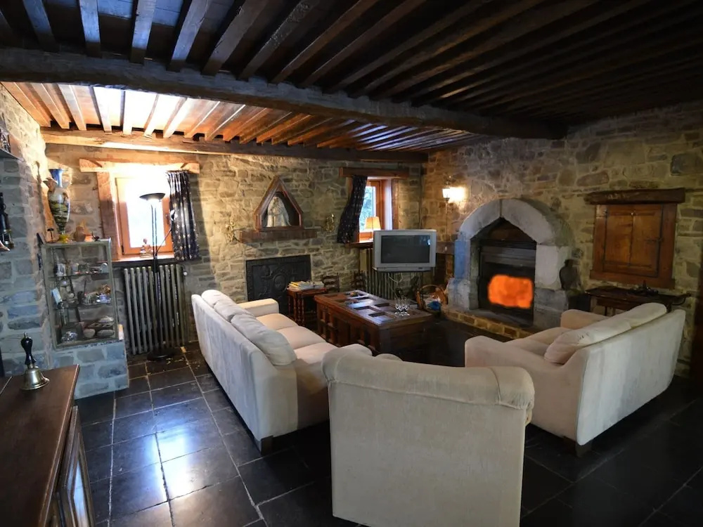 Charming Holiday Home in Halleux with Garden