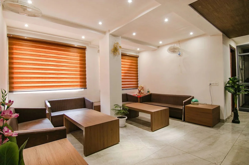 FabHotel Moro Rohini Sector 4