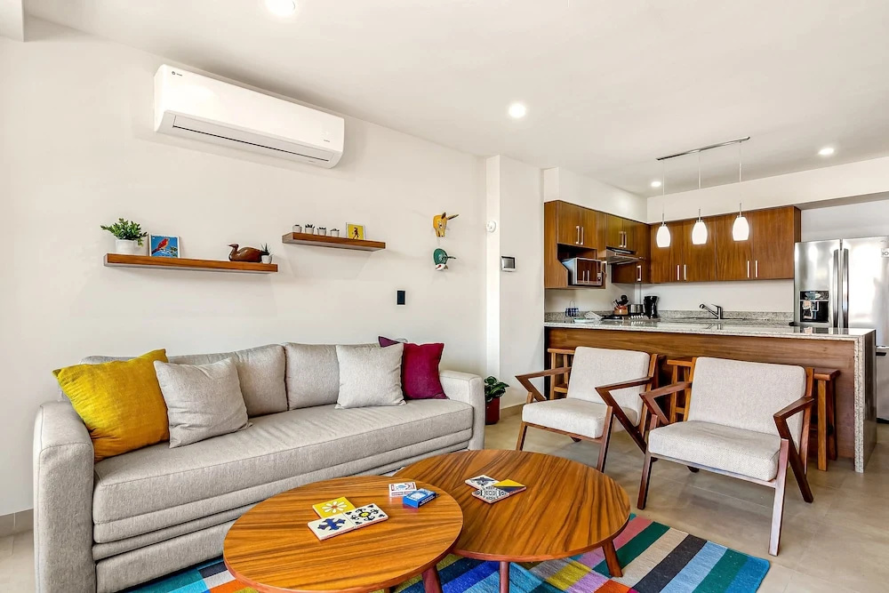 2nd-floor Condo With Heated Outdoor Pool, Grills, Balcony, W/d, AC
