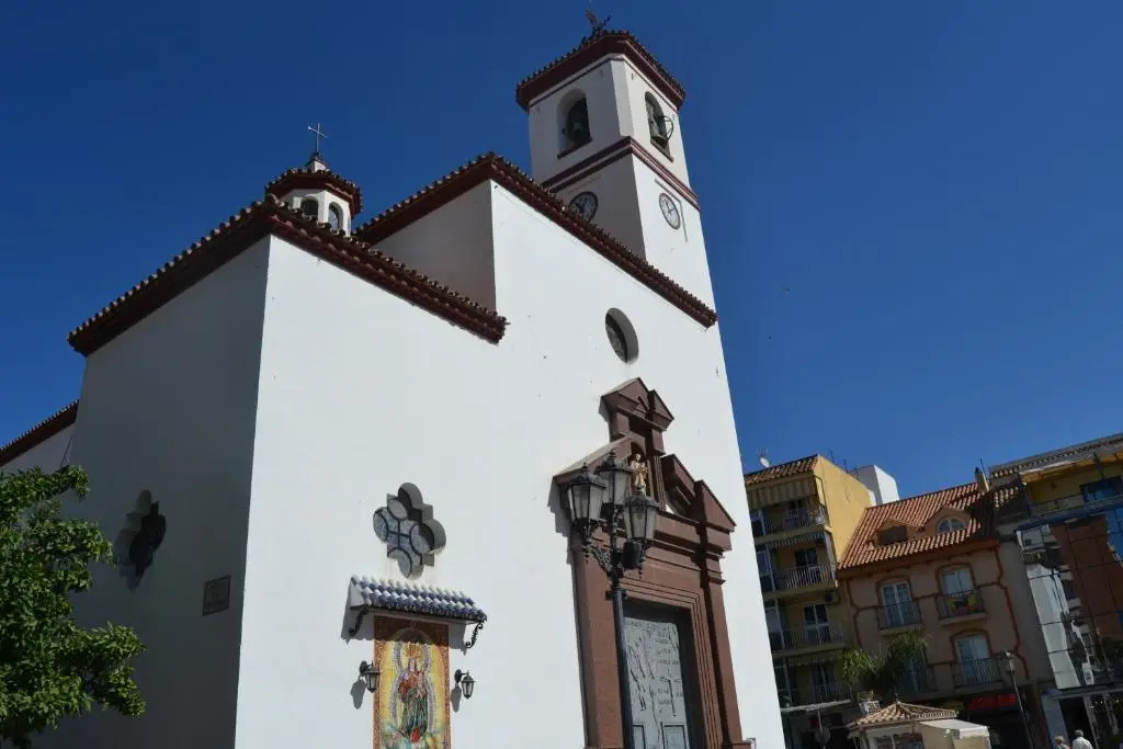 2 BEDROOM 2 BATHROOM APARTMENT in the heart of Fuengirola with big terrace and free parking space close to beach