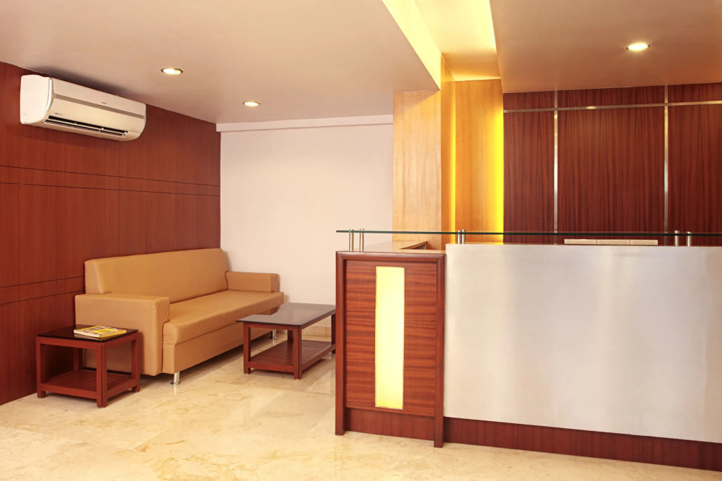 Hotel Lucky Near Nesco