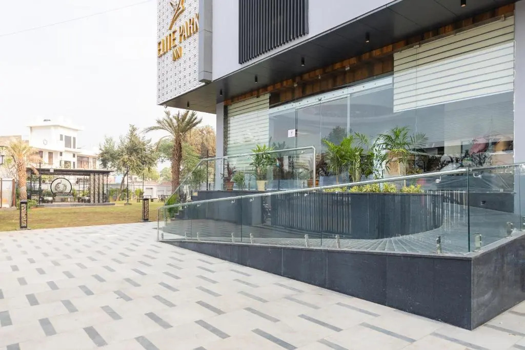 Fabhotel Elite Park Inn