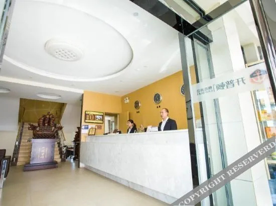 Yun Pan · Cape Town Collection Hotel (Qin Railway Station)