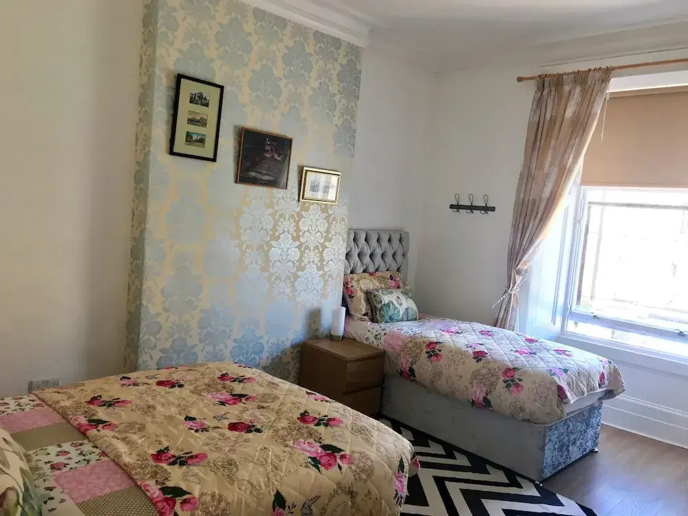 Stunning 3-bed Apartment in Edinburgh