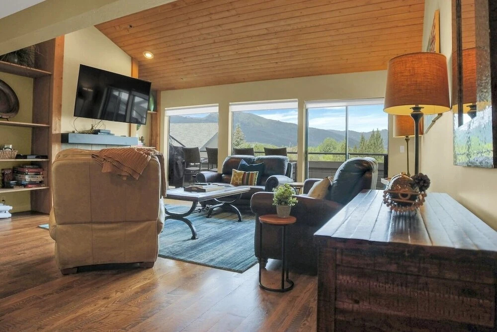 Chatham Crossing 2180 3 Bedroom Condo by RedAwning