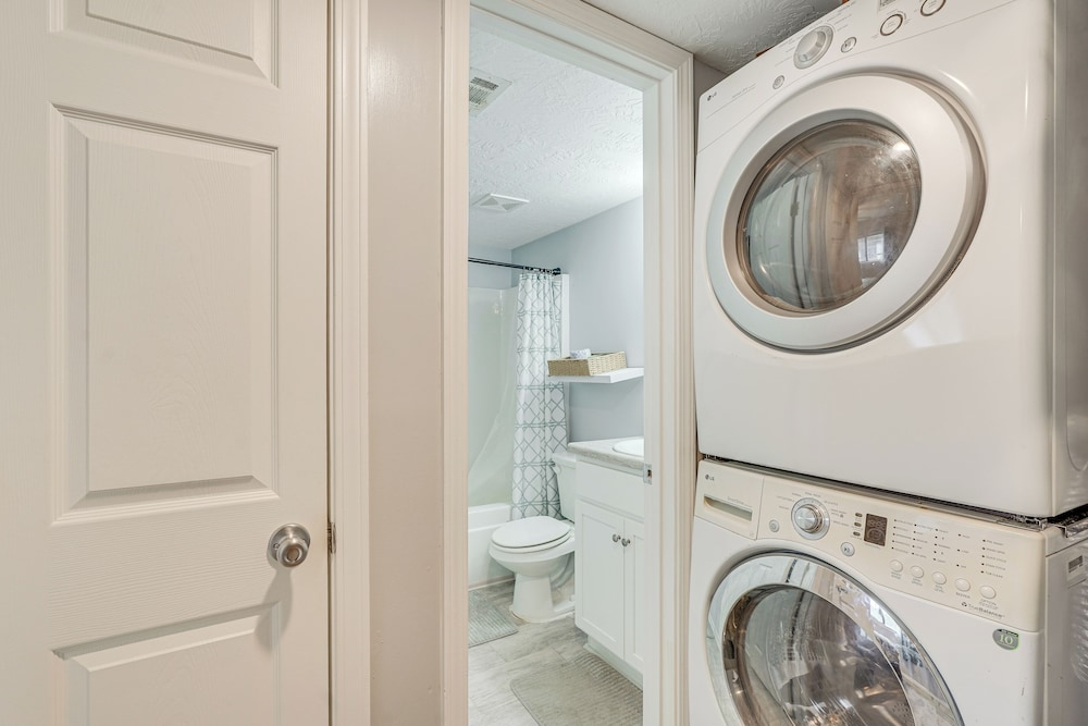 7 Mi to Downtown Fun! Spacious Augusta Condo