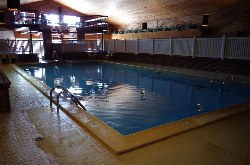 Shiretown Inn & Suites