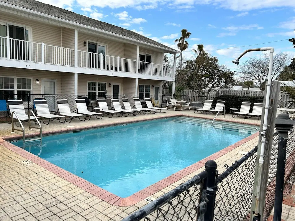 Tropical Hideaway 2 Bedroom Townhouse by RedAwning