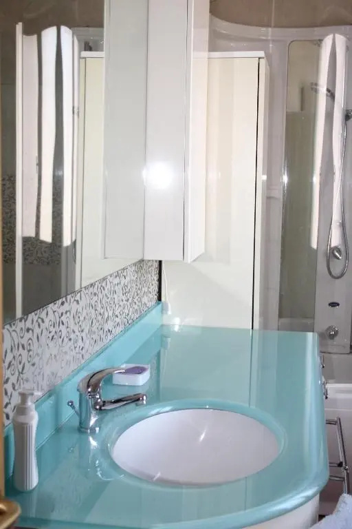 2 bedrooms appartement with city view furnished terrace and wifi at La Spezia 8 km away from the beach
