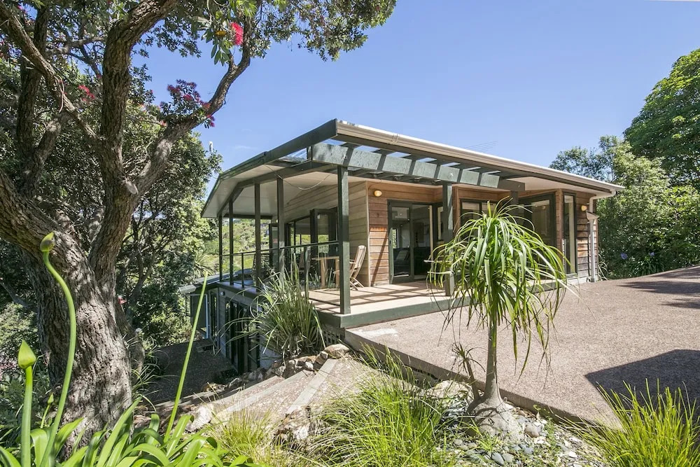Beachfront Enclosure Bay - Waiheke Unlimited