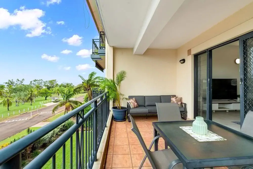 Zen Emerald Shore Seaview - Balcony - Sunset View