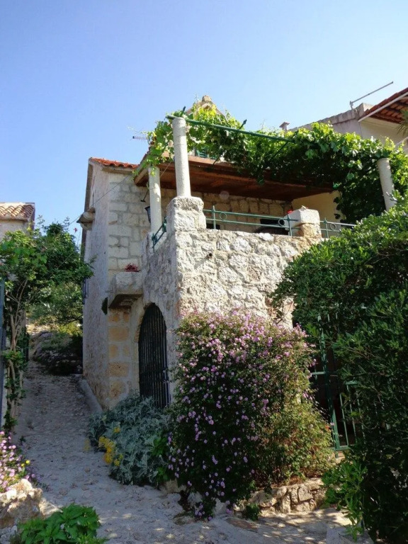 House Vedrana