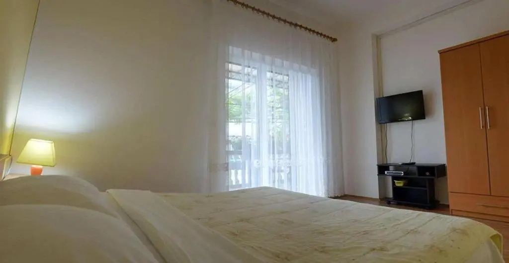 Apartments and rooms with parking space Vodice - 4164