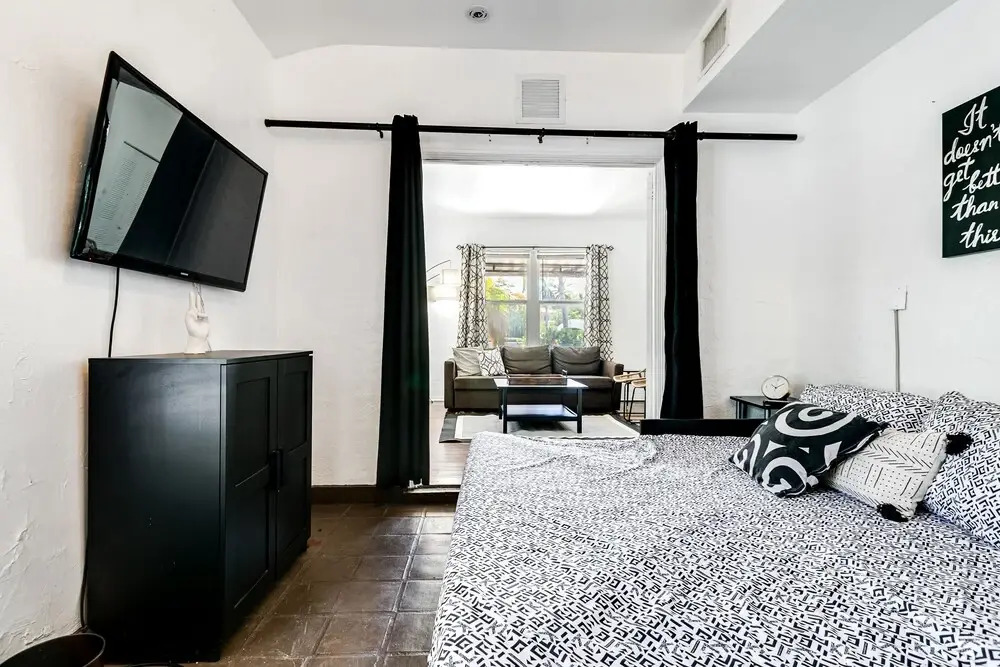 2 Bedroom/2 Bathroom Townhouse with Hottub