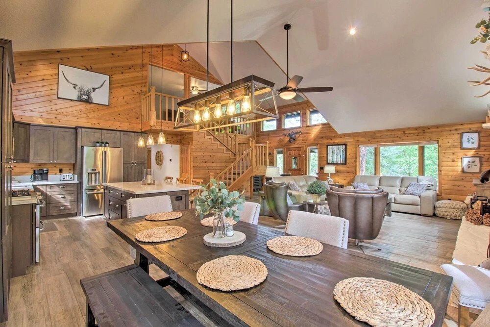 Chic Pinetop Retreat w/ Separate Apartment!