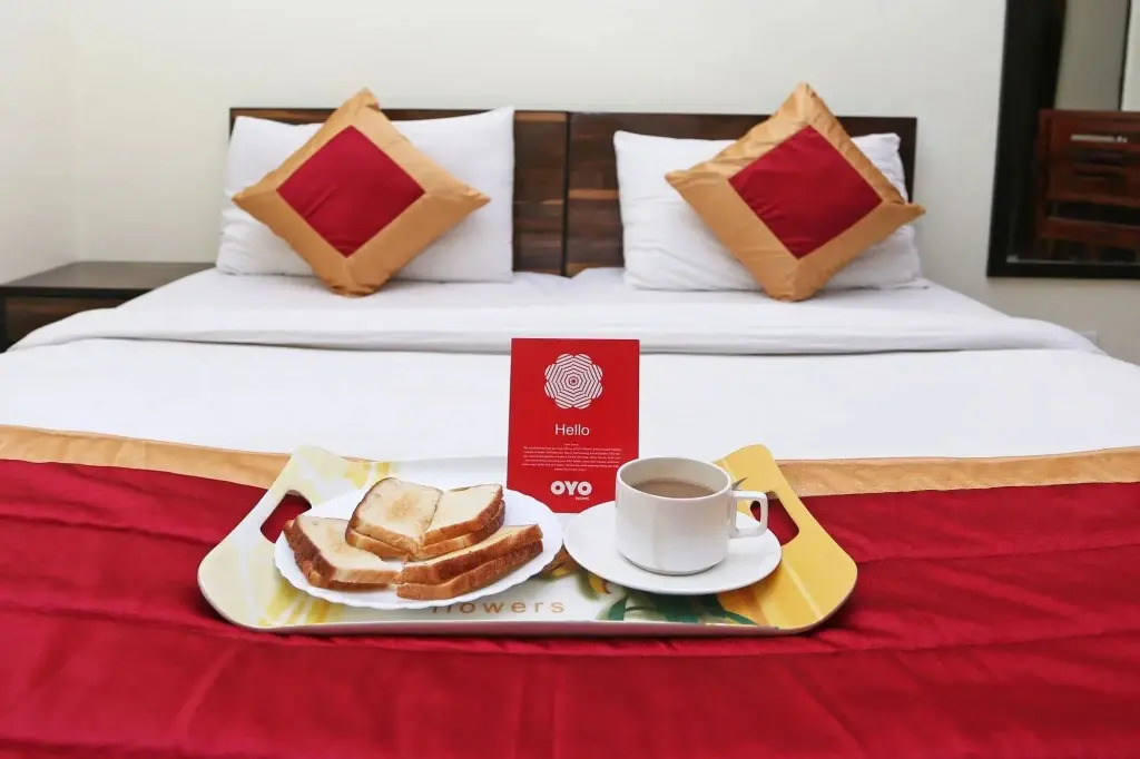 OYO 4930 Stay EM Residency