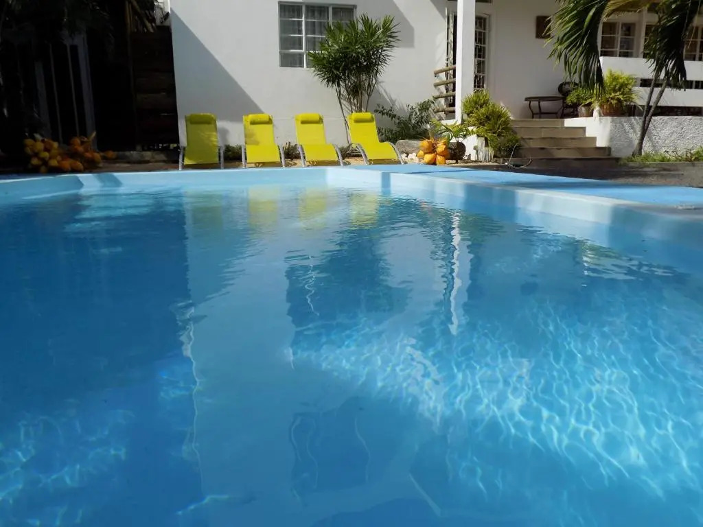 Villa Osumare Rootsy Beach front Guest House B&B