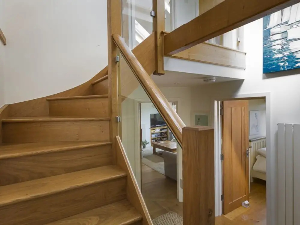 6 Knowle Court