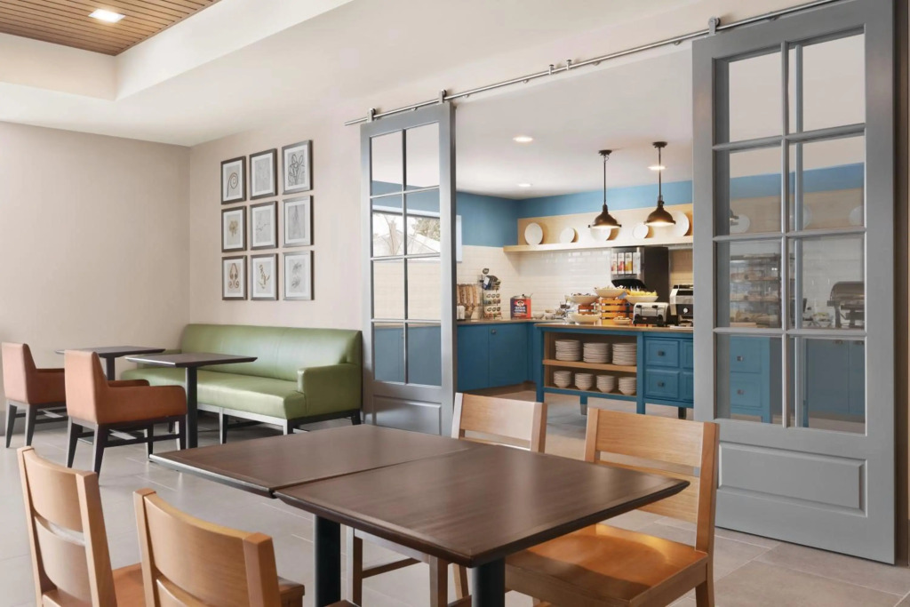 Country Inn & Suites by Radisson, Belleville, ON