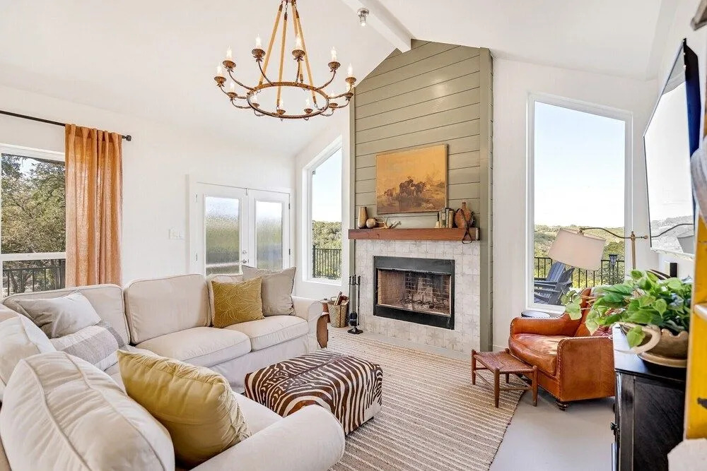 NEW Gorgeous Home With Hot Tub 5min From the River