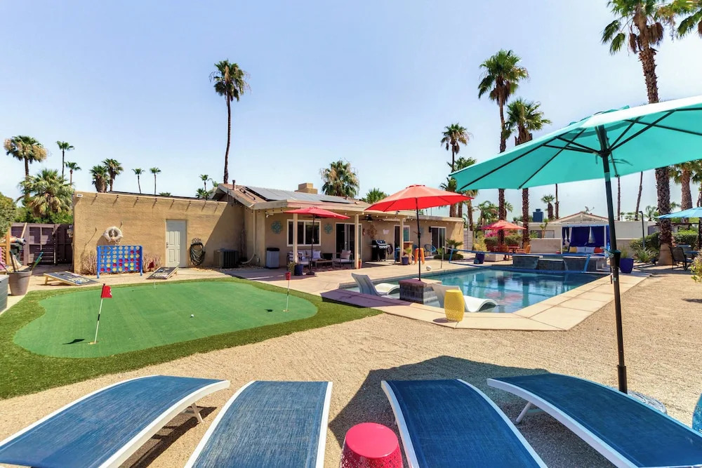 Private Pool & Putting Green: Palm Springs Home!