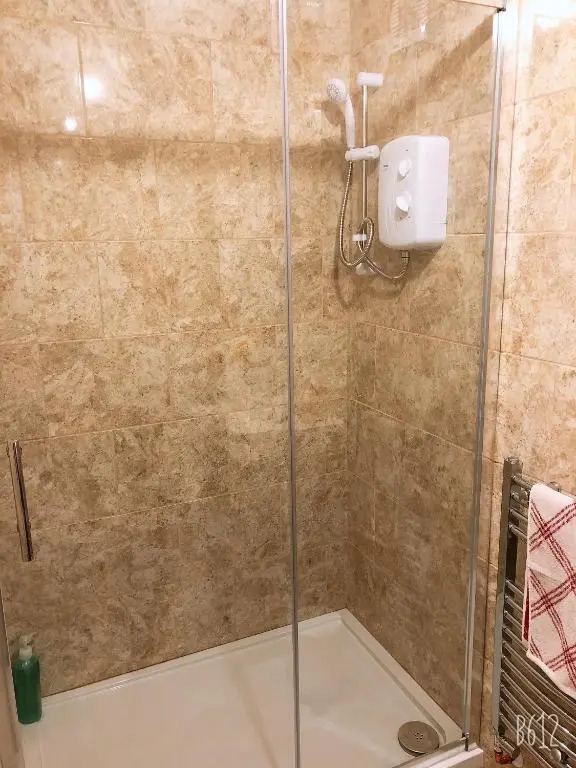 Flat 1 Modern studio flat with free parking, Netflix and private entrance