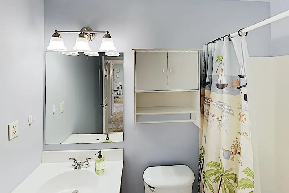 New Listing! Sanibel Village W/ 3 Pools 2 Bedroom Condo