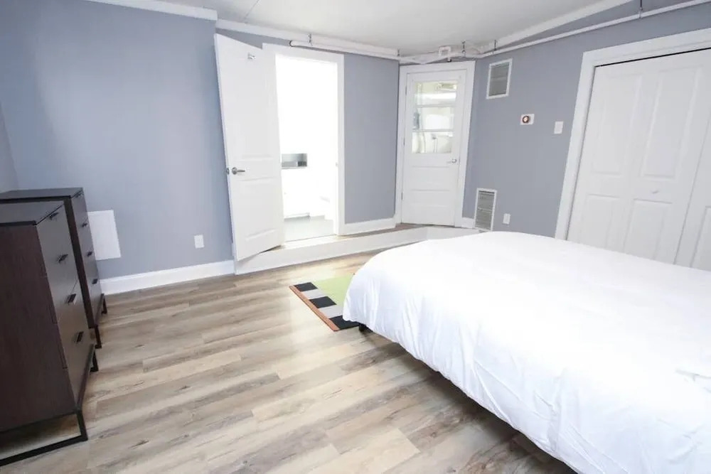 Fantastic Comfort! Downtown + Old City! Sleeps 5!