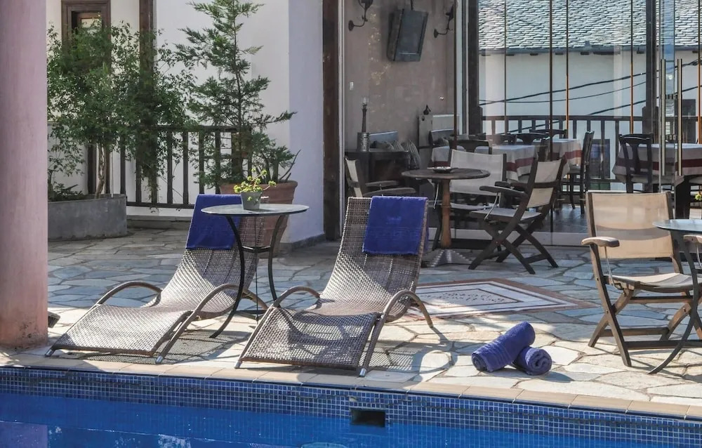 Nice Home in Portaria with Hot Tub, WiFi & 5 Bedrooms