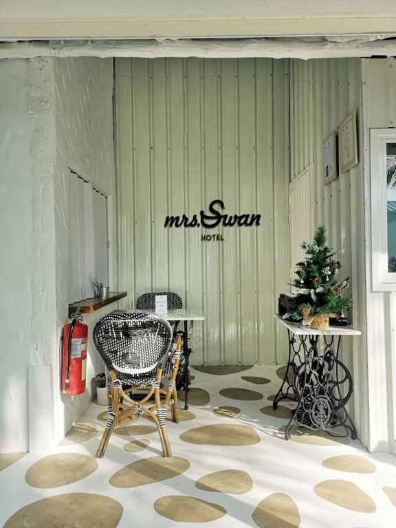Mrs. Swan Hotel