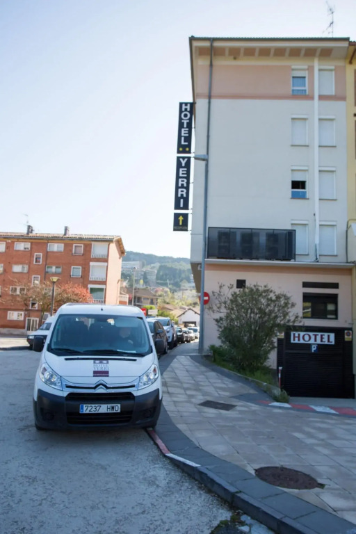 Hotel Yerri