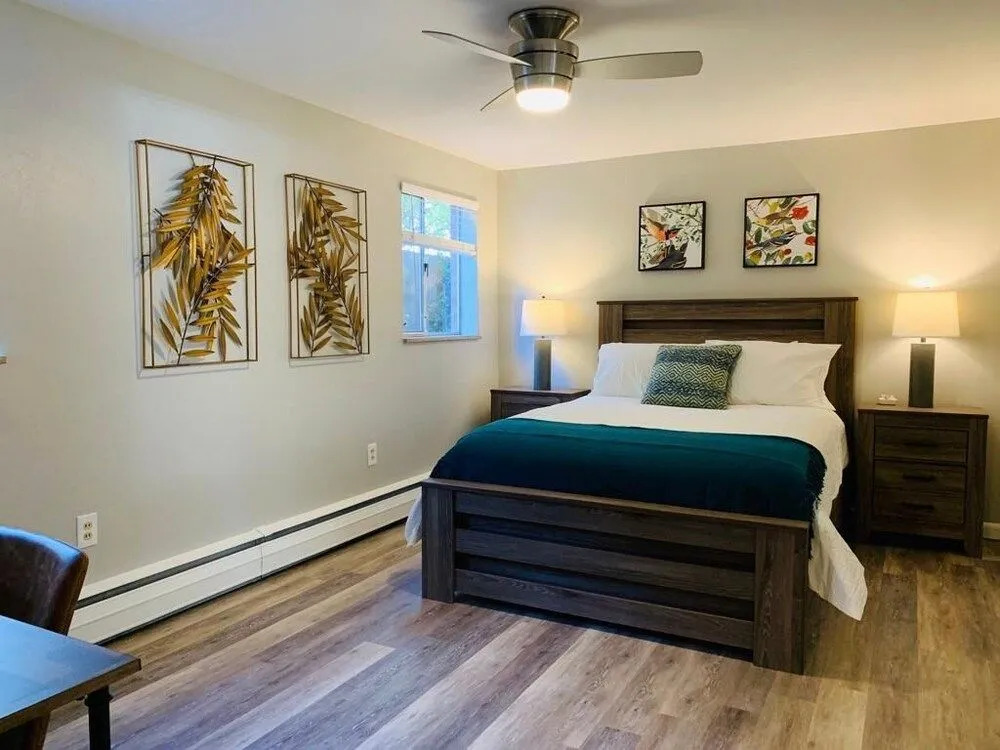 Modern & Chic Condo in the heart of Old Town