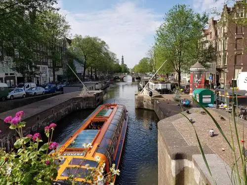 Pleasant Studio in the City Center