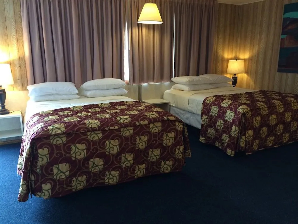 Saddle & Surrey Motel