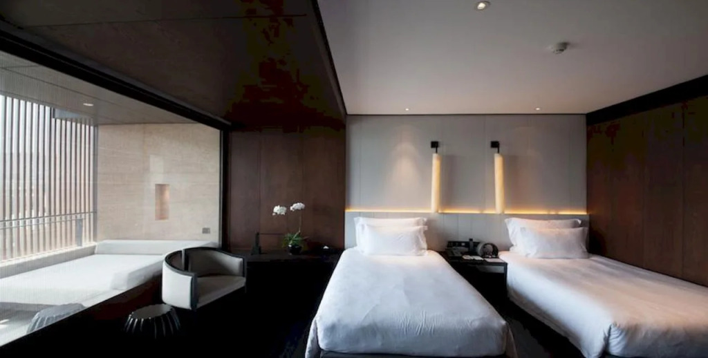 Bay Breeze Hotel
