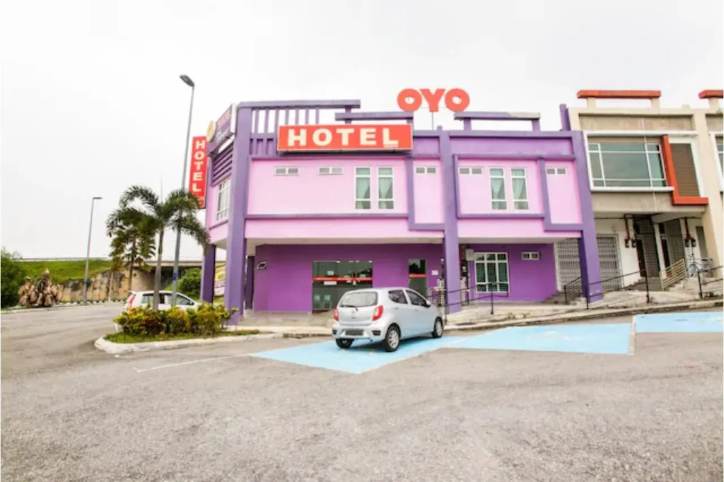 OYO 89677 Sunflower Hotel
