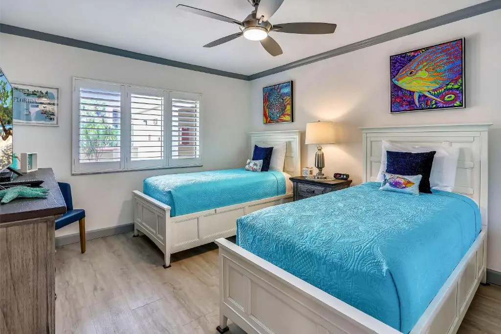 Land's End 10-202 Beach Front - Premier