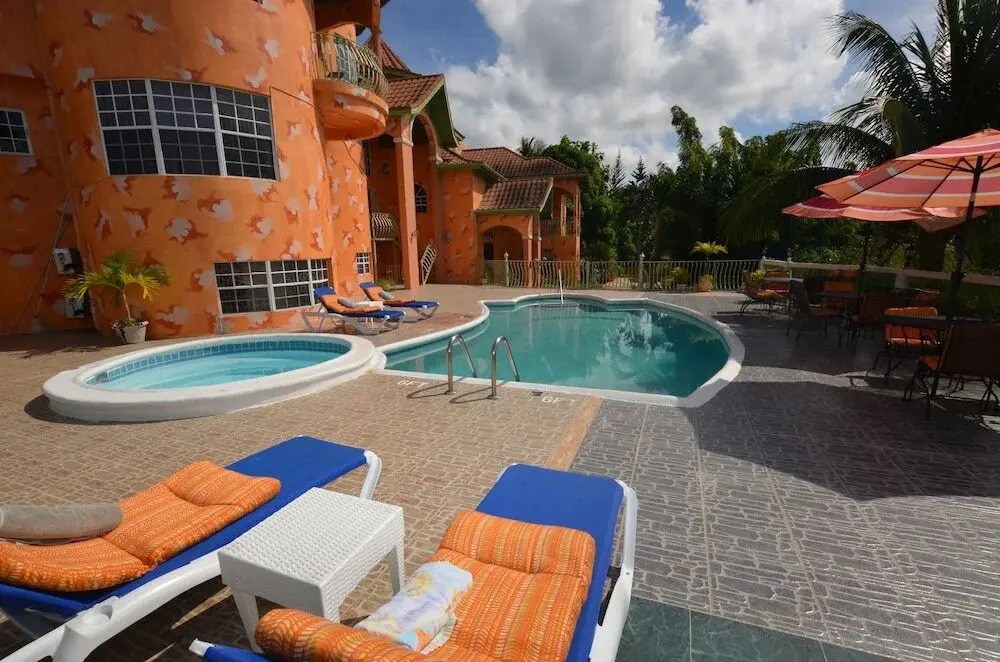 Spacious 6 BR Villa with Pool - Montego Bay - PRJ 1246