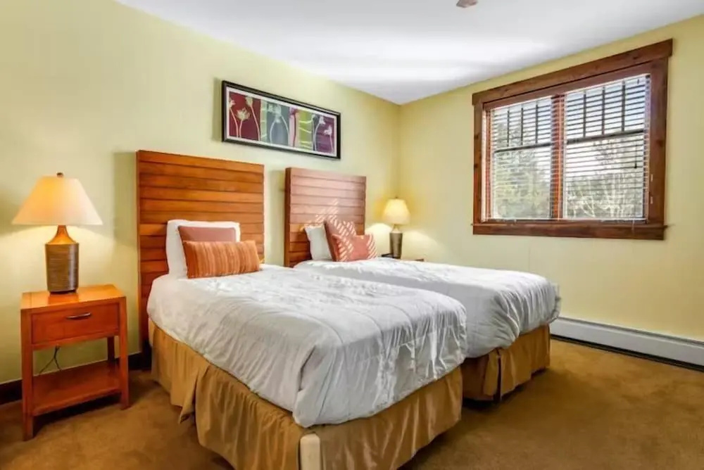 Luxury 3 Bedroom Water House on Main Street Condo w/ Pool, Hot Tubs, Fitness Center!