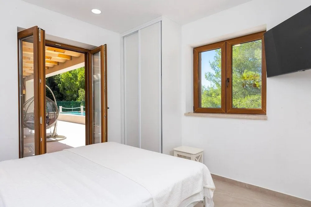 Beachfront Villa Brulupes