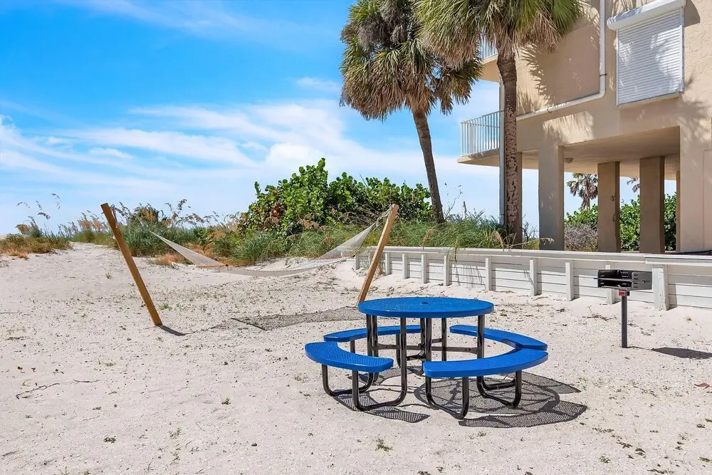 John's Pass-time Beach Cottage #1