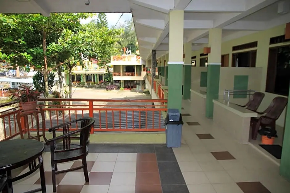 Pandu Lakeside Parapat Hotel