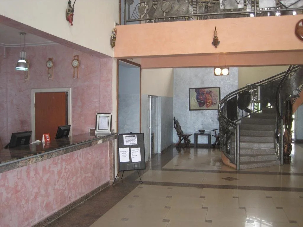 Axari Hotel & Suites