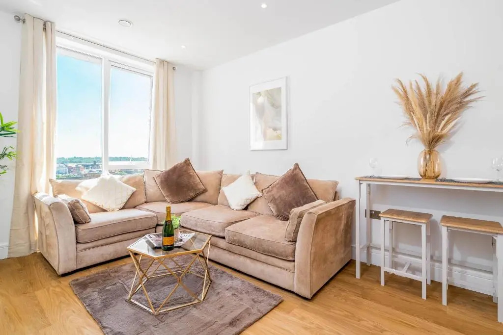 Beautiful City Centre Suite - Secure Parking - China Town - Top Rated